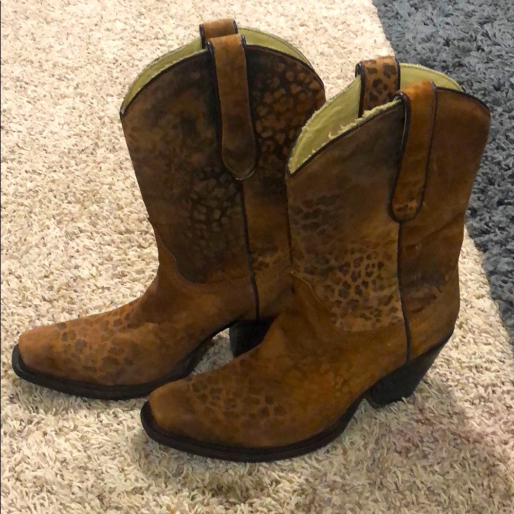 Corral leapord boots!